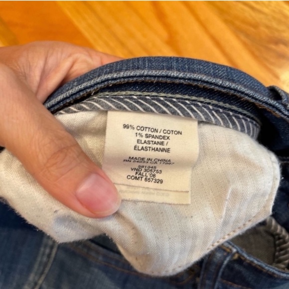 Gap Limited edition medium wash mid rise flare leg - Picture 3 of 8